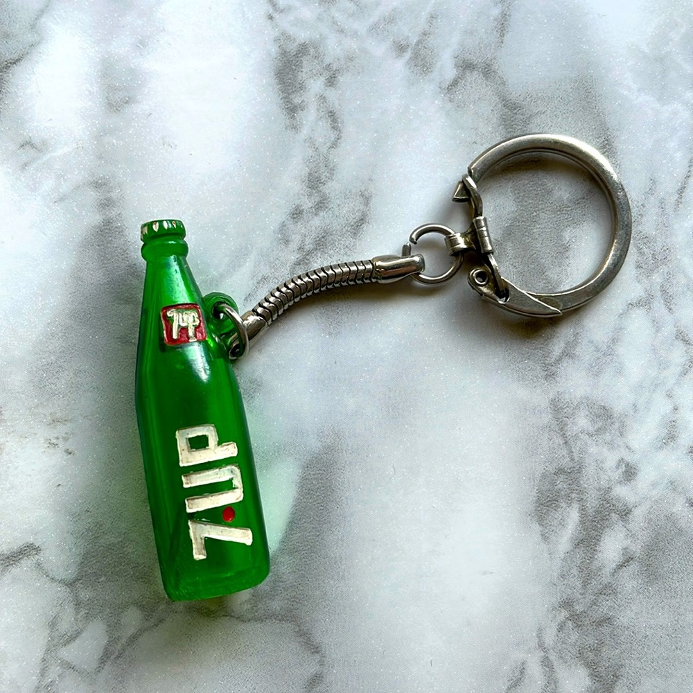 Vintage 7UP soda bottle keychain